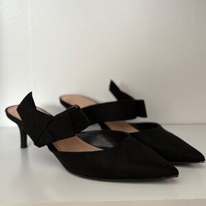 Bandolino Black Suede Pointed Heels